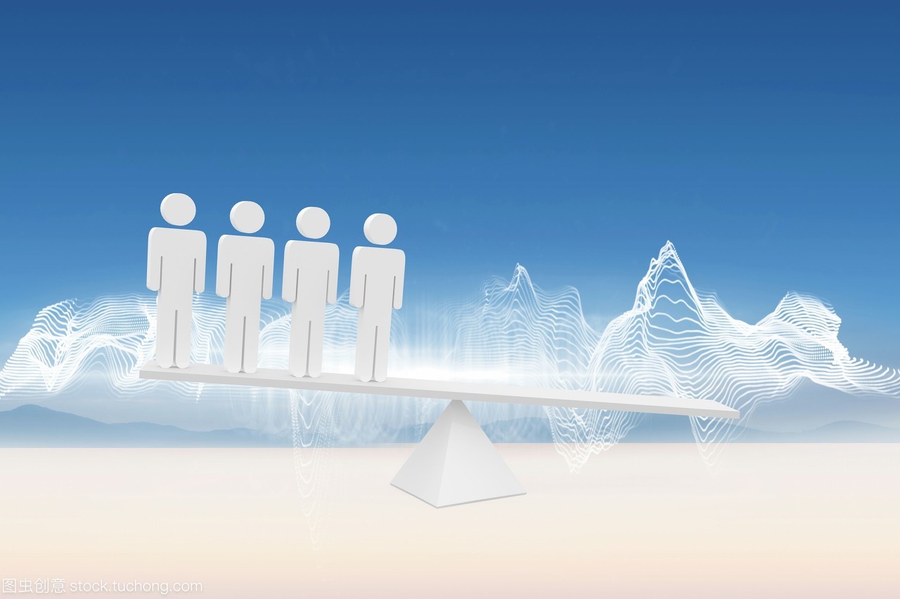 沙漠中的白色人力资源天平